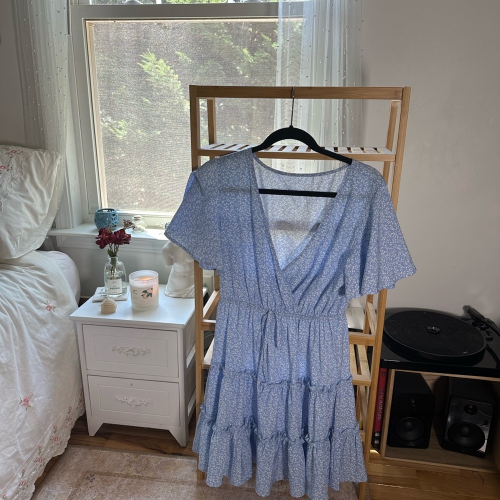 ✿ blue and white floral dress - perfect for a picnic or a casual day out!